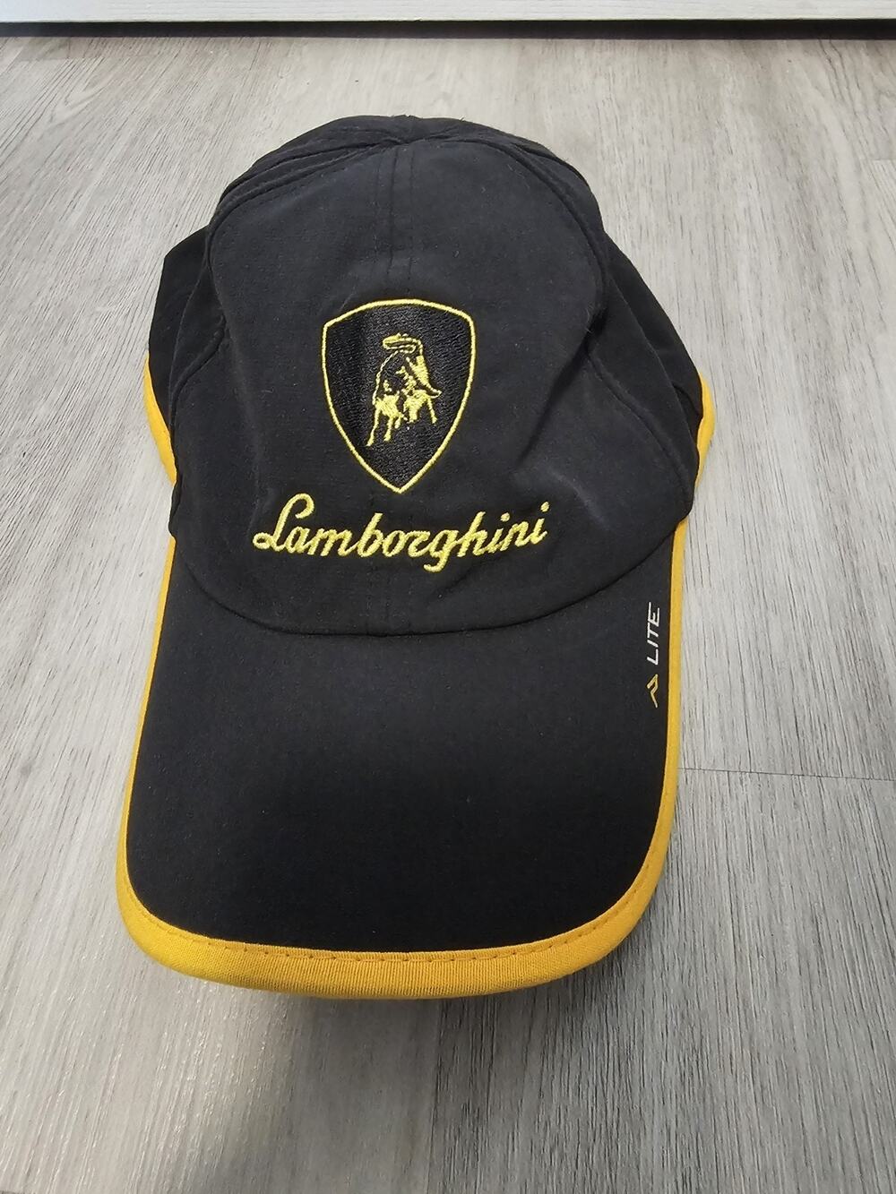 LAMBORGHINI BULL EMBLEM YELLOW BRIM - SOFT Embroidery Basebell Cap Hats